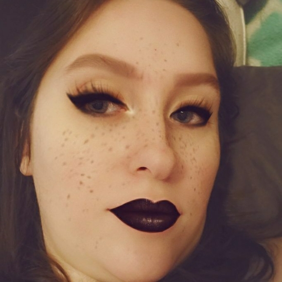 Meet your Posher, Kayla - Picture 3 of 5